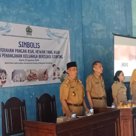 SIMBOLIS PENYERAHAN PANGAN ASAL HEWAN YANG ASUH DALAM PENANGANAN KELUARGA BERISIKO STUNTING